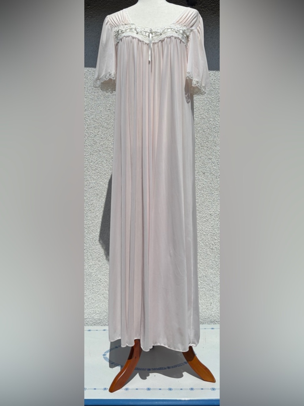 Miss Elaine Vintage Pink dressing gown with lace neckline